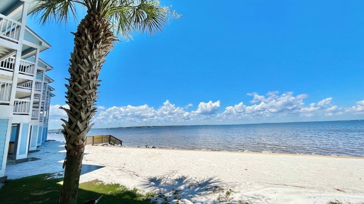 Innerarity Townhomes House | Serenita Ora: Quiet Waterfront Unit with 2 Kayaks!