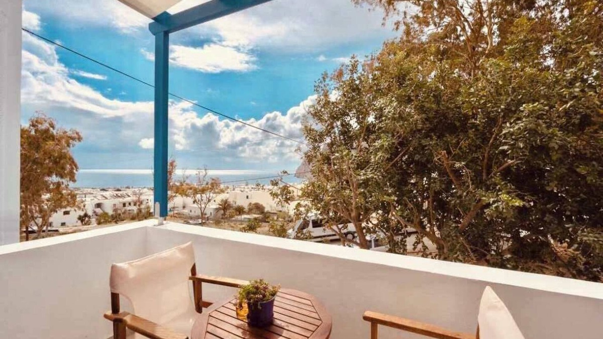 Kamari Apartment | Serenite Santorini 2 Bd Getaway and Stunning Sea View