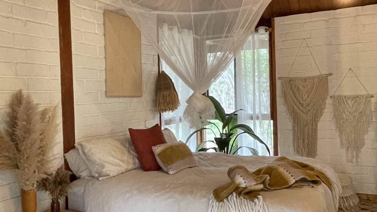 Long Forest House | Serenity - a beautiful, secluded mud brick home on 3.5 acres