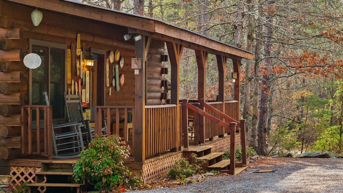 Mentone Cabin | Serenity-A Romantic Secluded Riverfront 1 level expansive log cabin with hot-tub