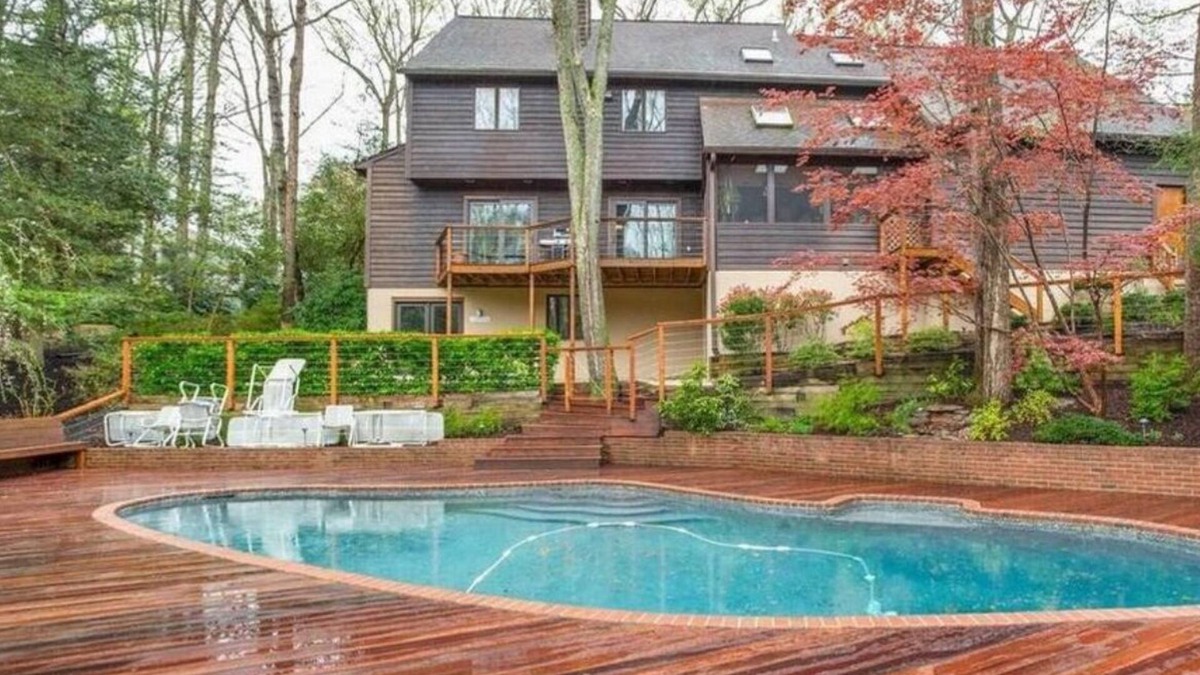 Severna Park House | Serenity Amidst the Trees with Pool, Sleeps 20+