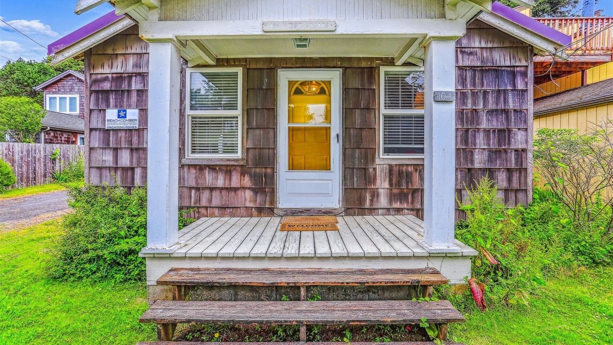 Downtown Cannon Beach Cabin | Serenity - Beachcomber Vacation Homes