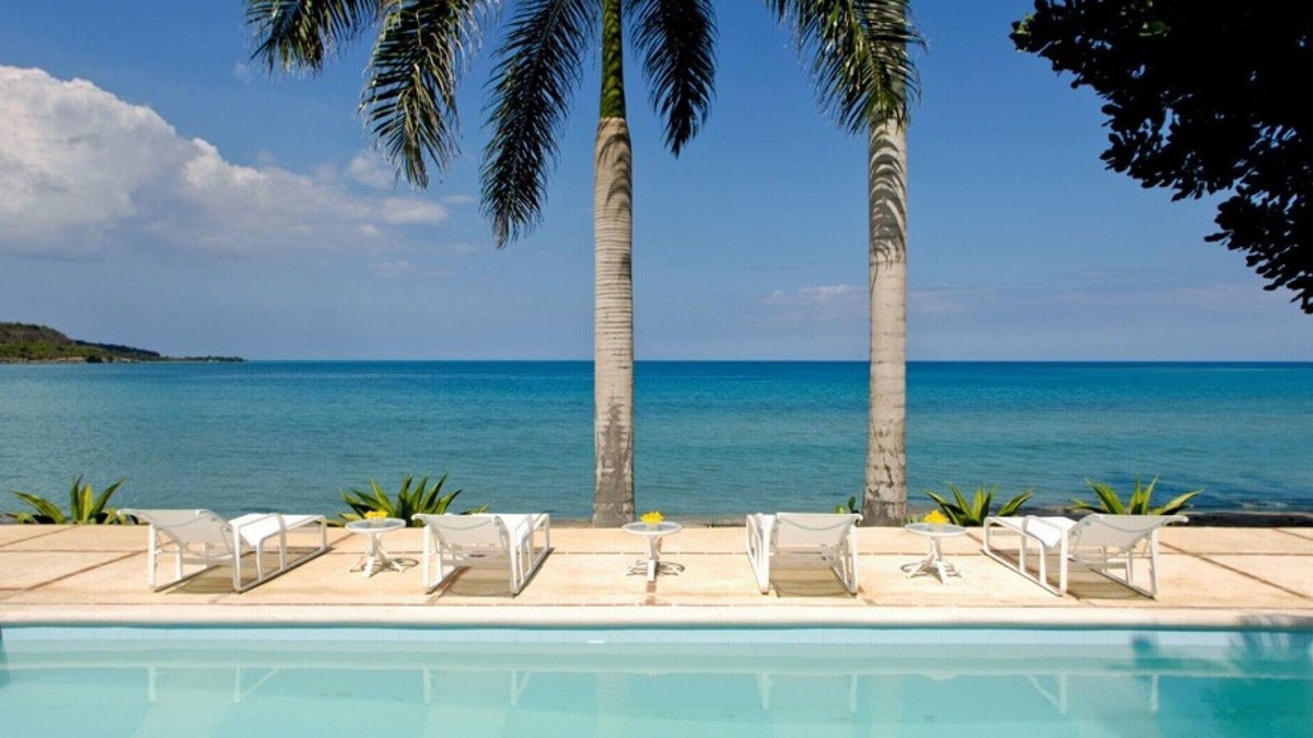 Montego Bay Villa | SERENITY BY THE SEA JAMAICA - Luxury 4 Bed Beachfront Villa Montego Bay