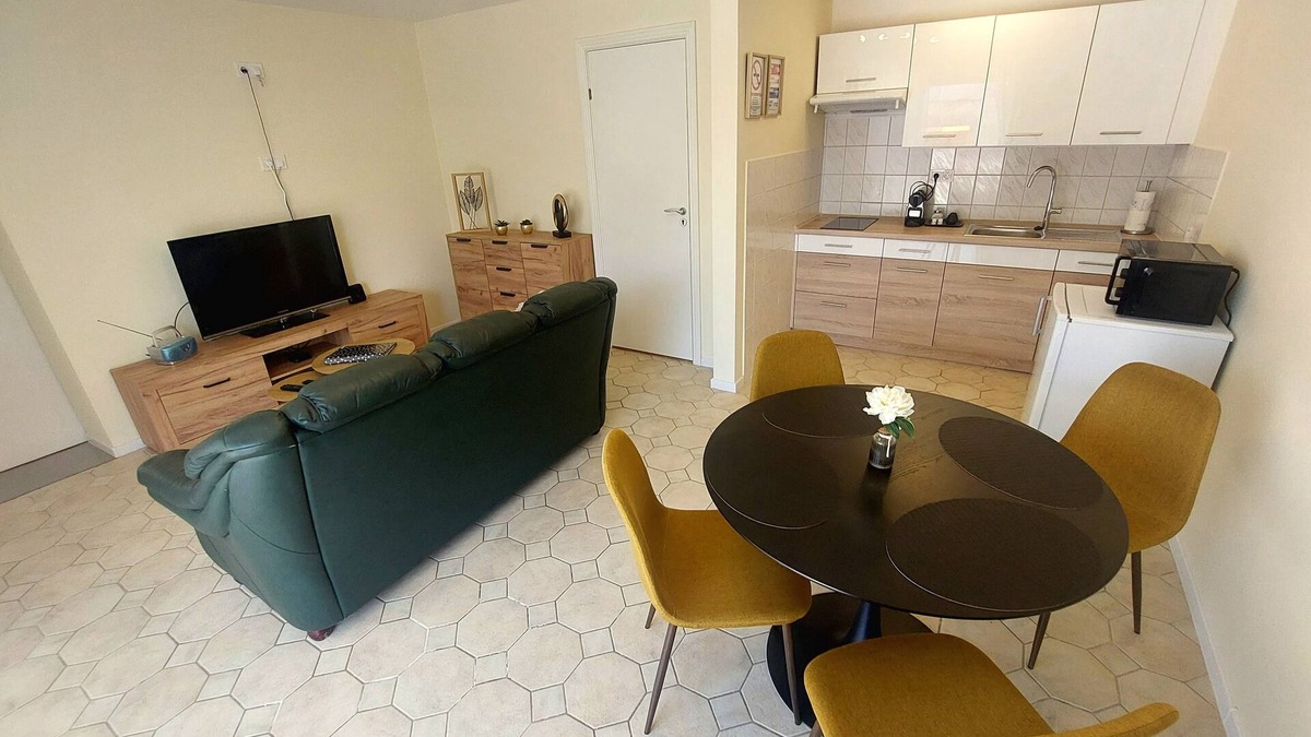 Buk Apartment | SERENITY Cozy 1-bedroom apartment with AC and WiFi in tranquil Bük