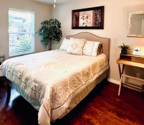 Lutz House | Serenity Gardens private guest suite in Historic Lutz