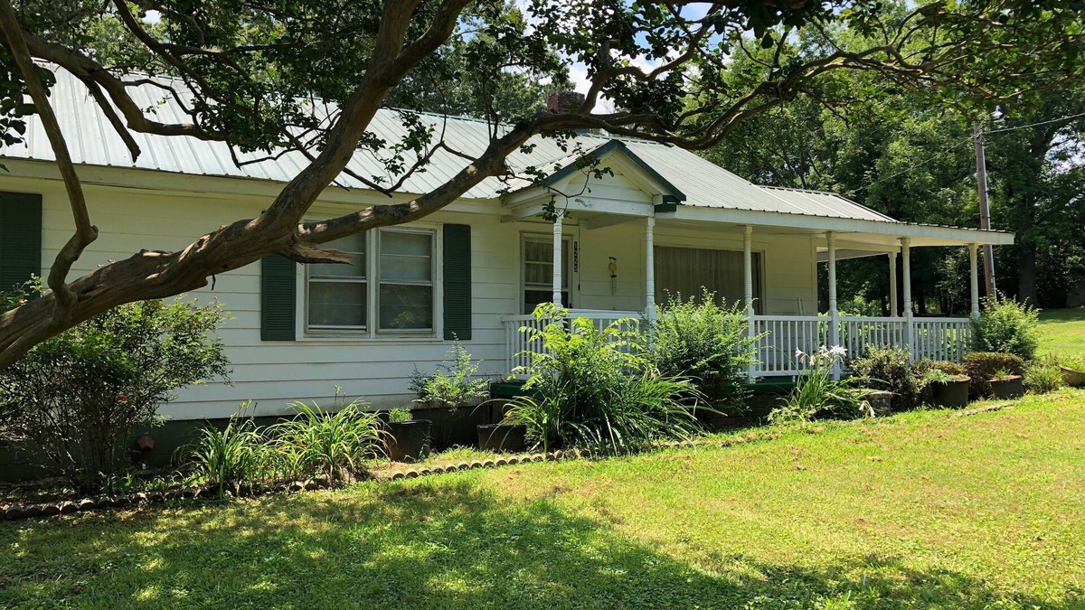 Greenwood House | Serenity House: 4 or 5 bedrooms, large patio, parking for work vehicles.