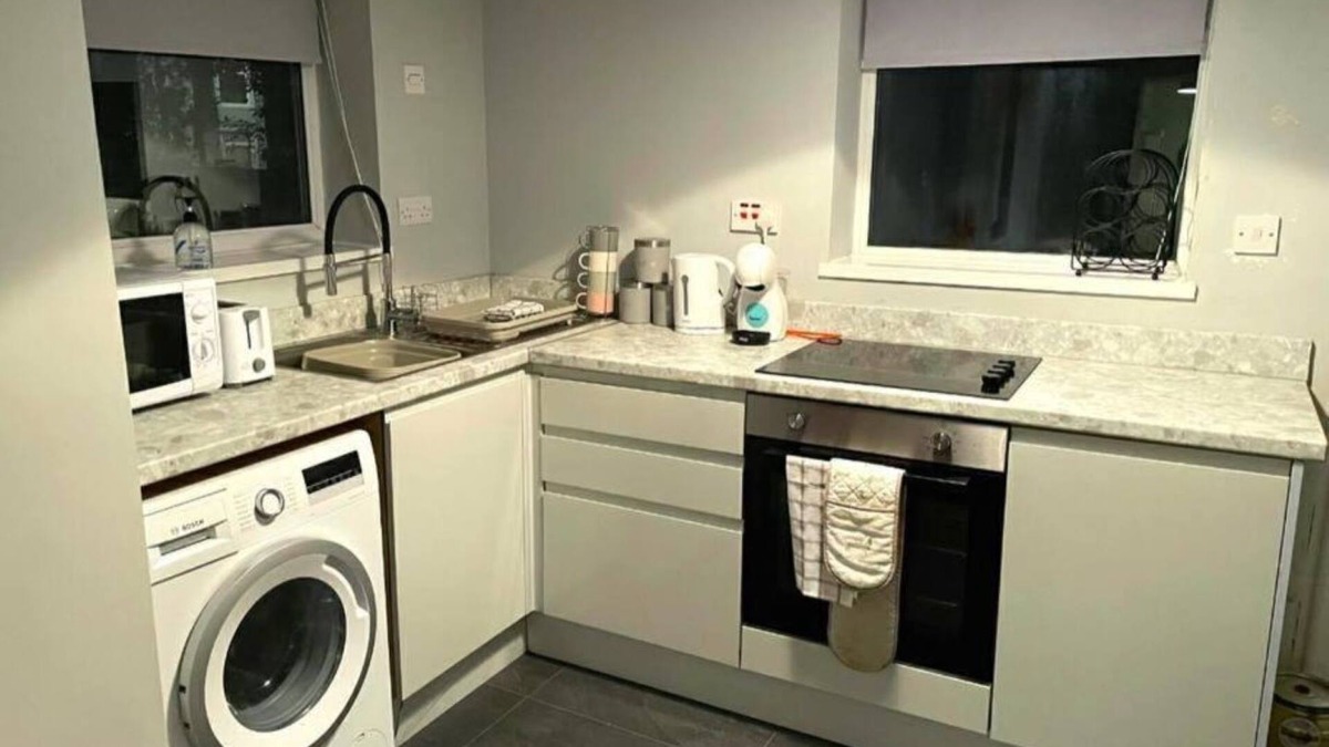 Margam House | Serenity House Samuels Road - Free parking & Pets