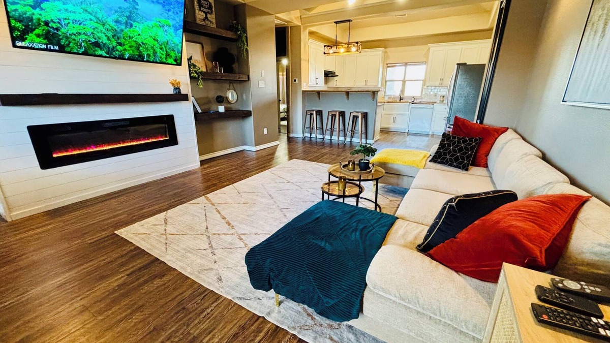Big Spring House | Serenity House Work-Ready Pool table & Laundry