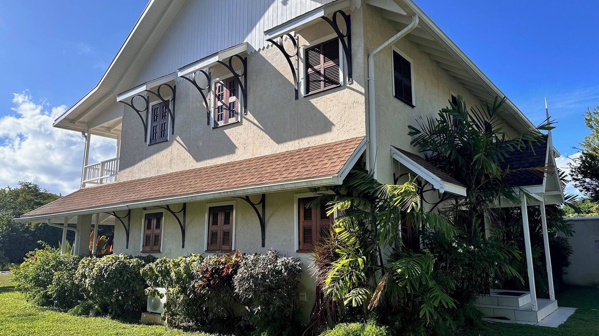 Golden Grove Villa | Serenity - lake view villa in Samaan Grove