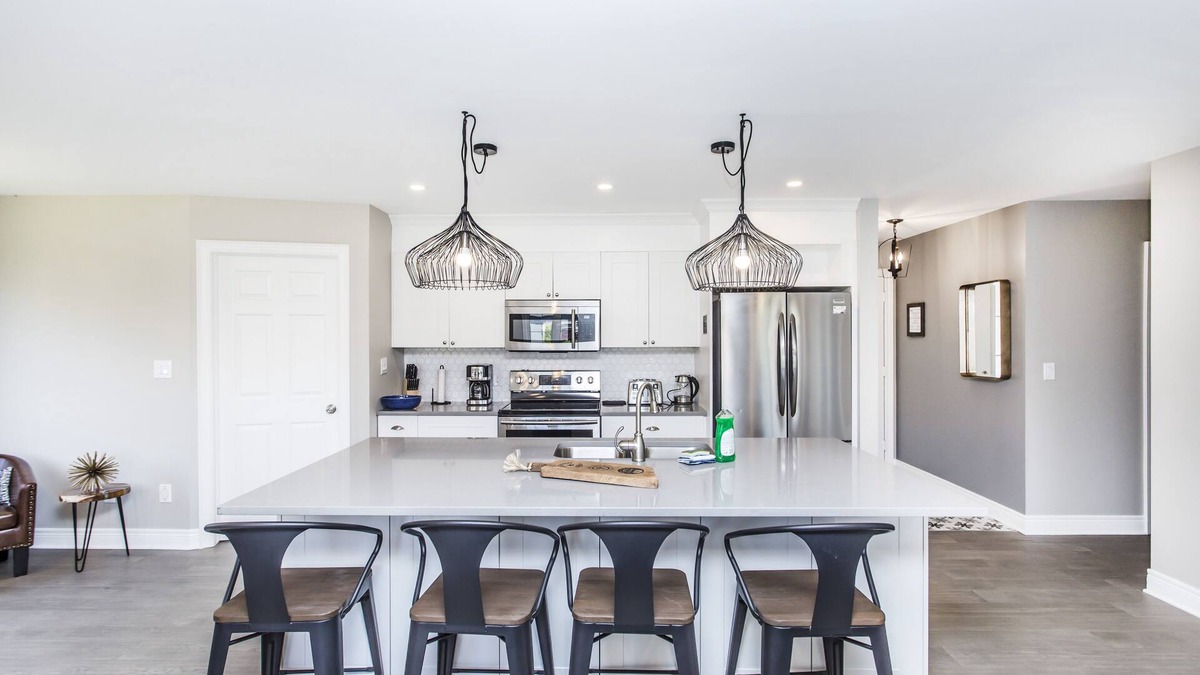 Historic Old Town House | SERENITY MODERN RENOVATED BEAUTIFUL BUNGALOW- in OLD TOWNE w Hot tub
