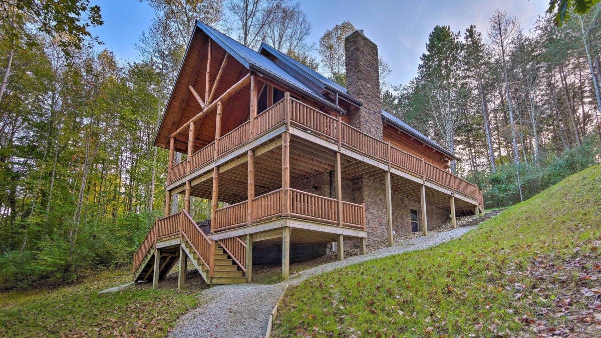 Logan Cabin | 'Serenity Now' Cabin w/Fire Pit + Game Room!