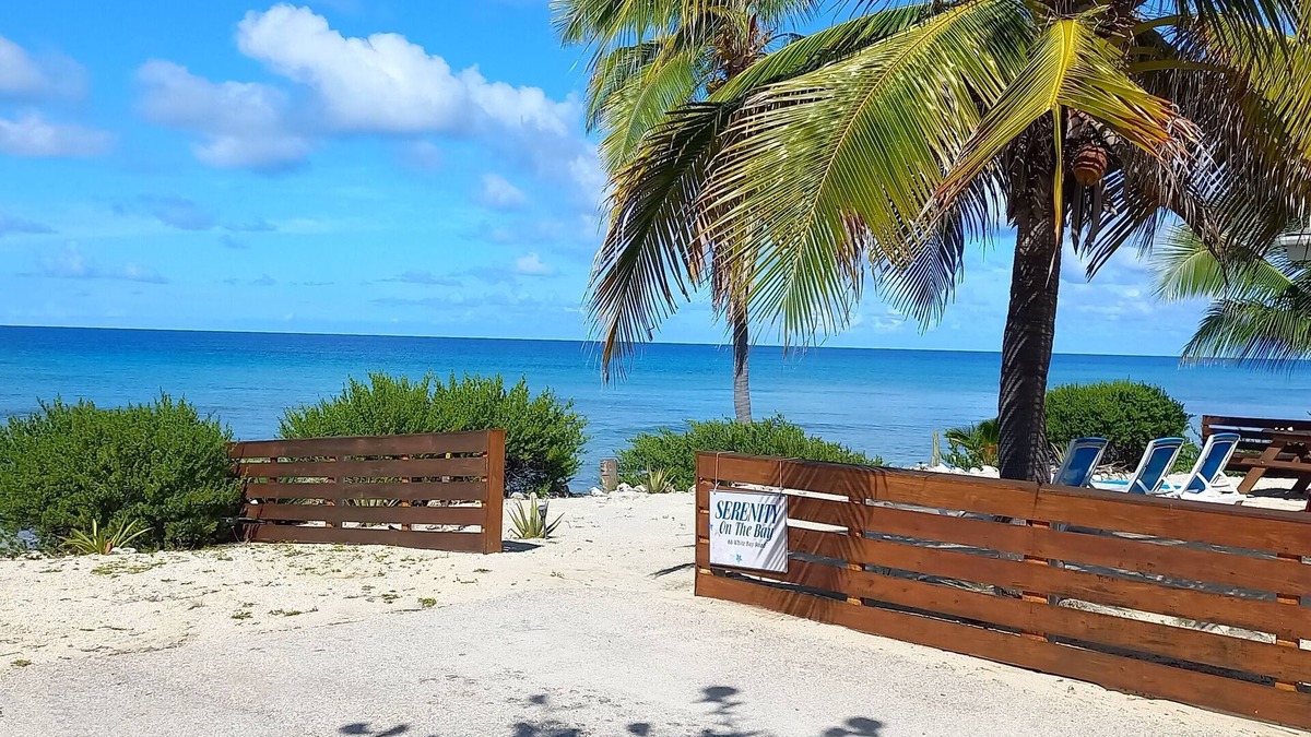 Cotton Tree Bay Apartment | Serenity On The Bay1 - One Bed Apt Close to Supermarkets, Shops and Restaurants!