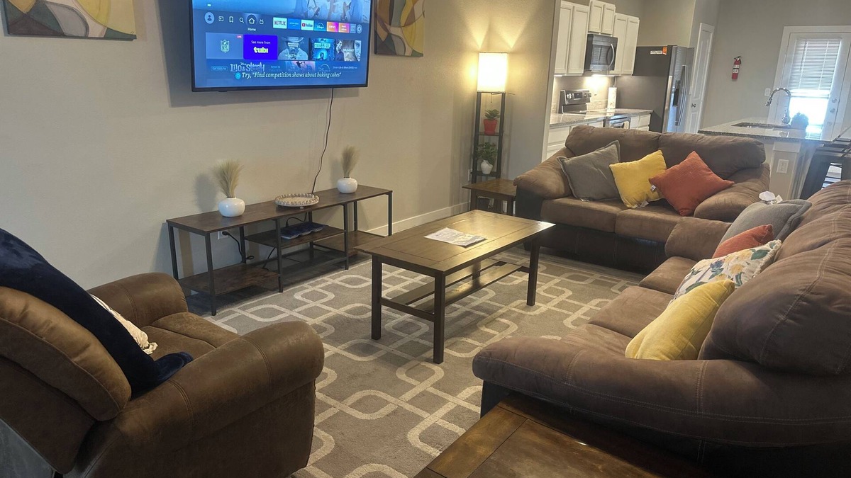 Odessa House | Serenity Oasis w/3 Bedrooms, 2 Baths, 6 Beds and workspaces. Productive Paradise