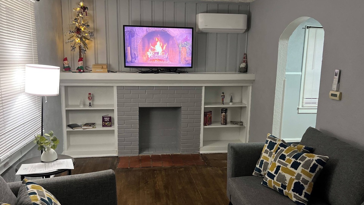 Charleston House | Serenity of Charleston near CAMC and Capital! Newly Renovated!