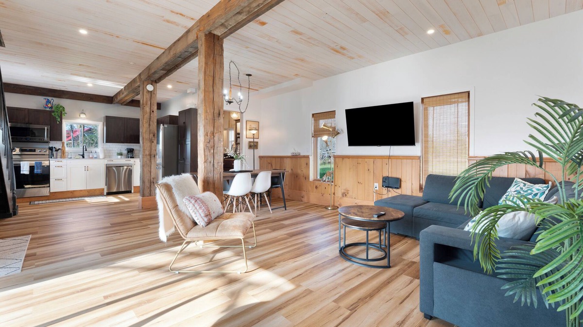 Marmora Cottage | Serenity on Crowe River- escape to tranquility in beautiful cottage with hot tub