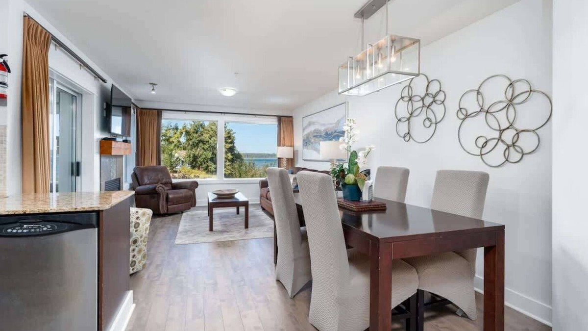 Regional District of Nanaimo Condo | Serenity on the Bay - 1BDRM - Full Kitchen