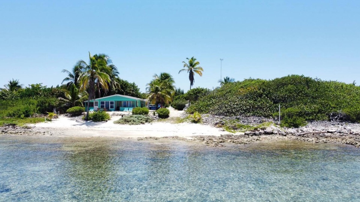 Cotton Tree Bay House | Serenity On The Bay2 - Two Bed Apt Close to Supermarkets, Shops and Restaurants!