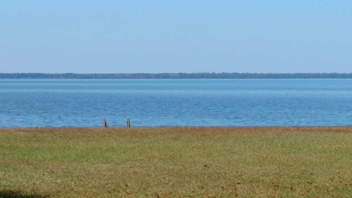 Roper House | Serenity on the Sound - Quiet Neighborhood - Water Views