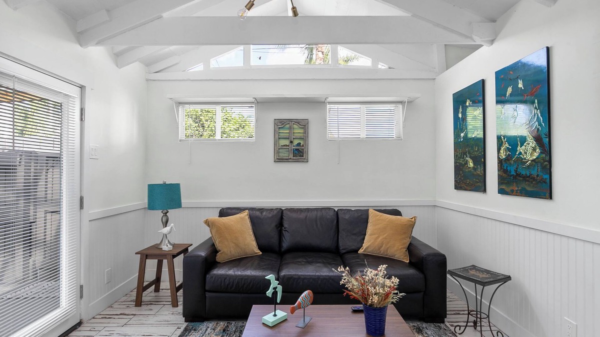 Old Northwood Historic District Cottage | Serenity Retreat Minutes to the Beach, Guesthouse