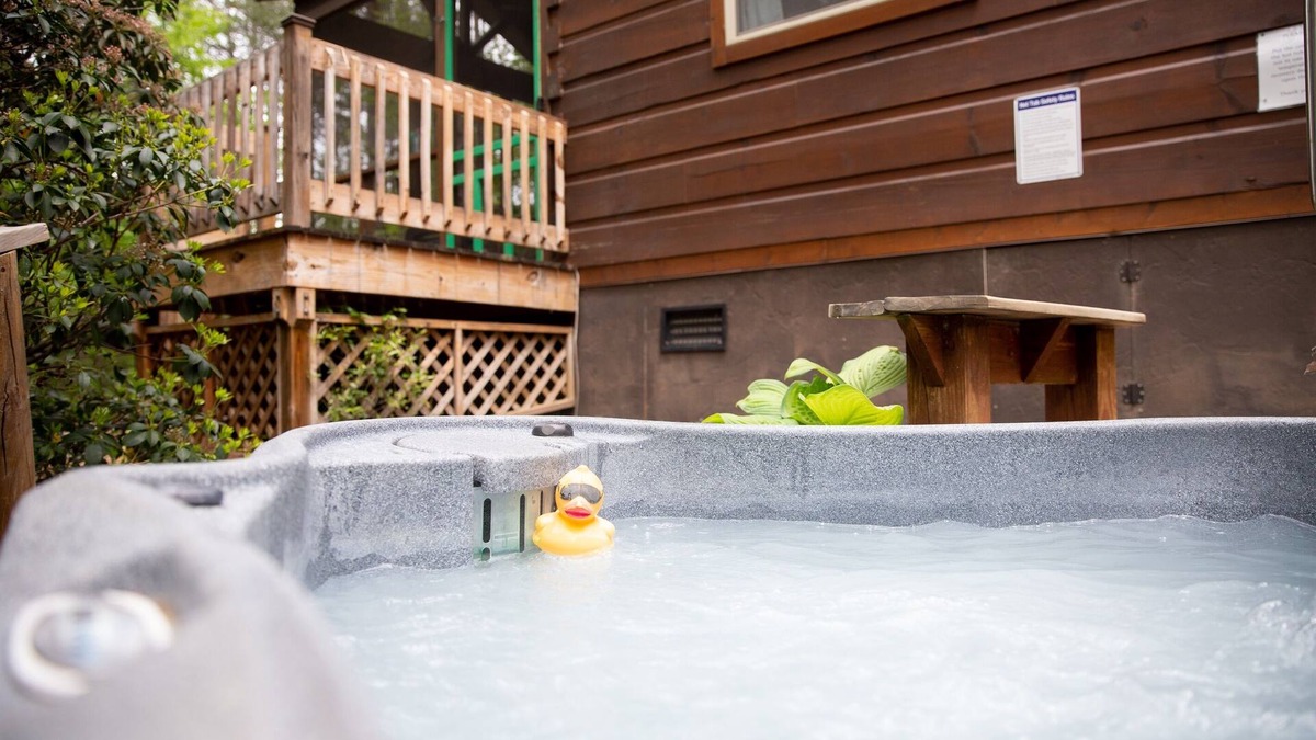 Mill Spring Cabin | Serenity Ridge Cabin F: Couple's Vacay + Hot Tub