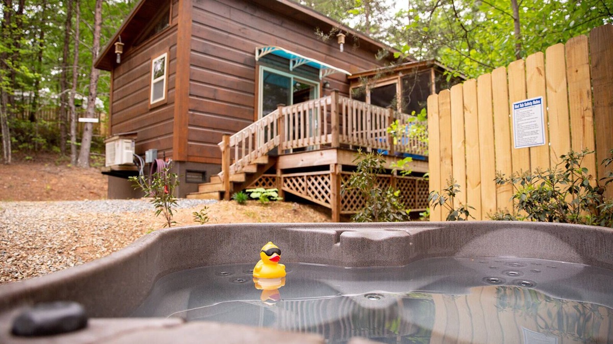 Mill Spring Cabin | Serenity Ridge Cabin A: Couple's Getaway + Hot Tub