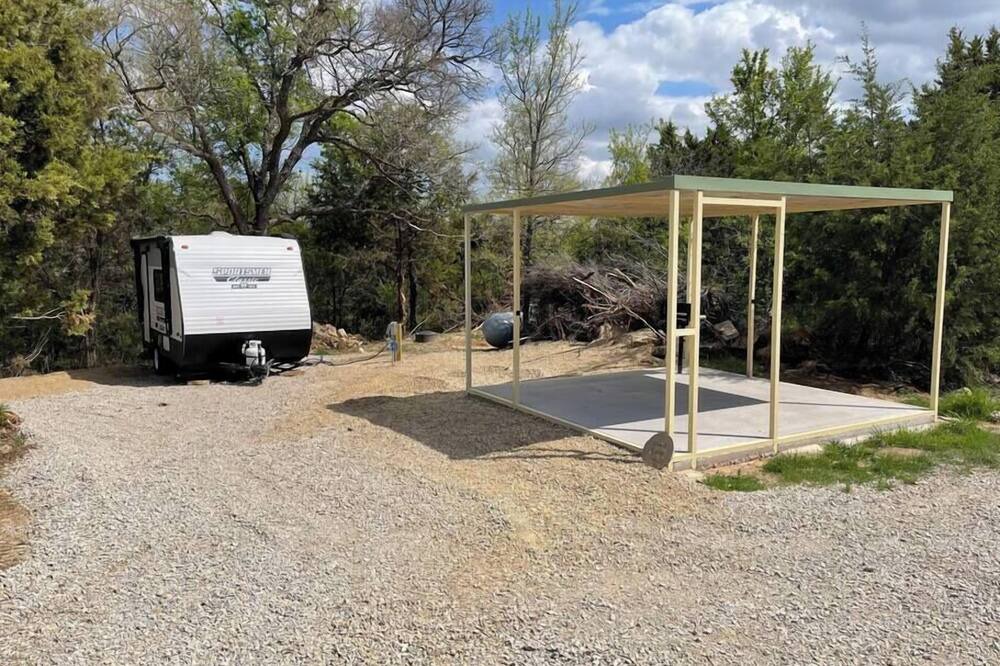 Jacksboro RV Rental | Serenity RV on Lake Godstone
