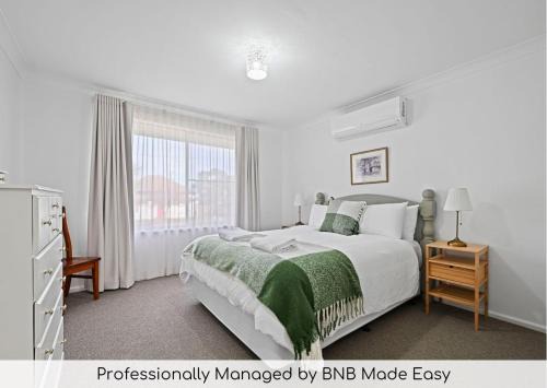 Orange East House | Serenity - Short Drive to CBD, Firepit