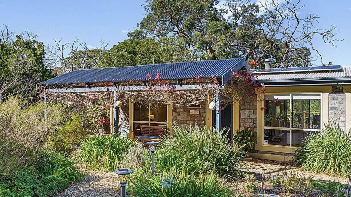 Silverton House | Serenity @ Silverton - Pet Friendly with Fireplace (Araluen)