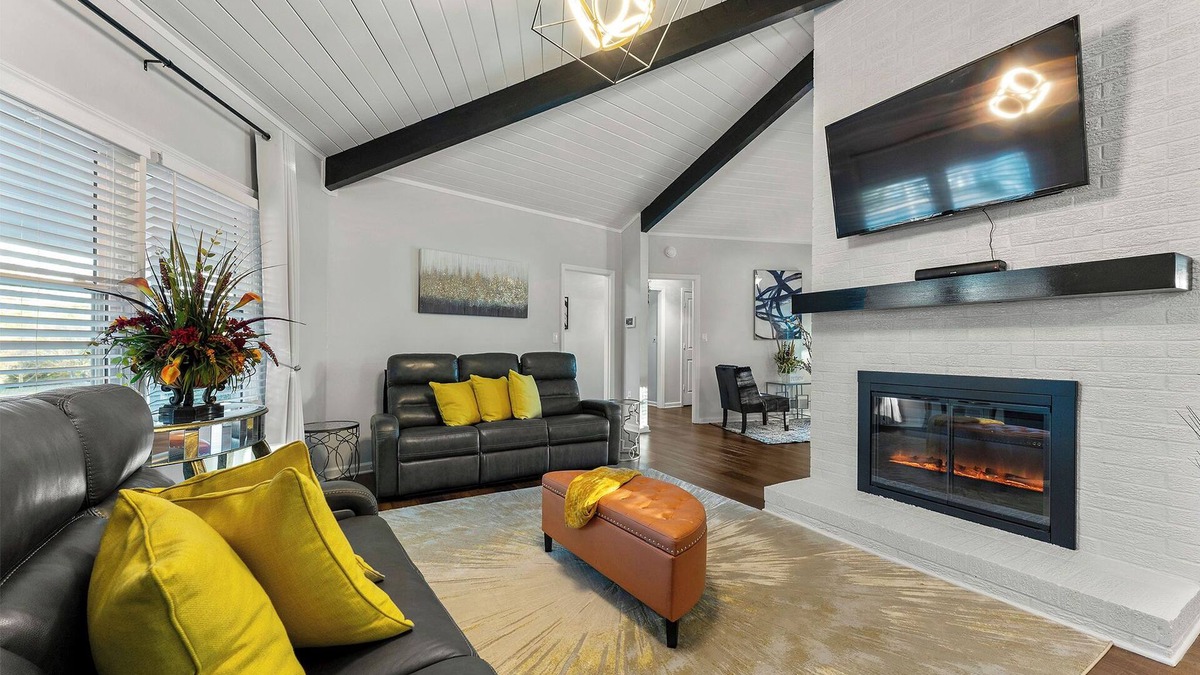 Fayetteville House | Serenity Spot- Charming 3-bedroom house 20 minutes from the Airport.