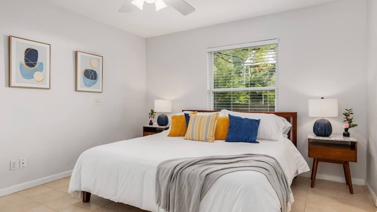 Alachua House | Serenity Terrace🕊️ King Bed | Lounge | Coffee Bar