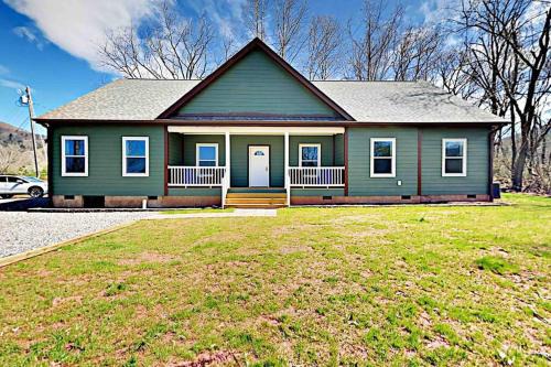 Weaverville House | Serenity Views Comfort - Close to City & Parkway!