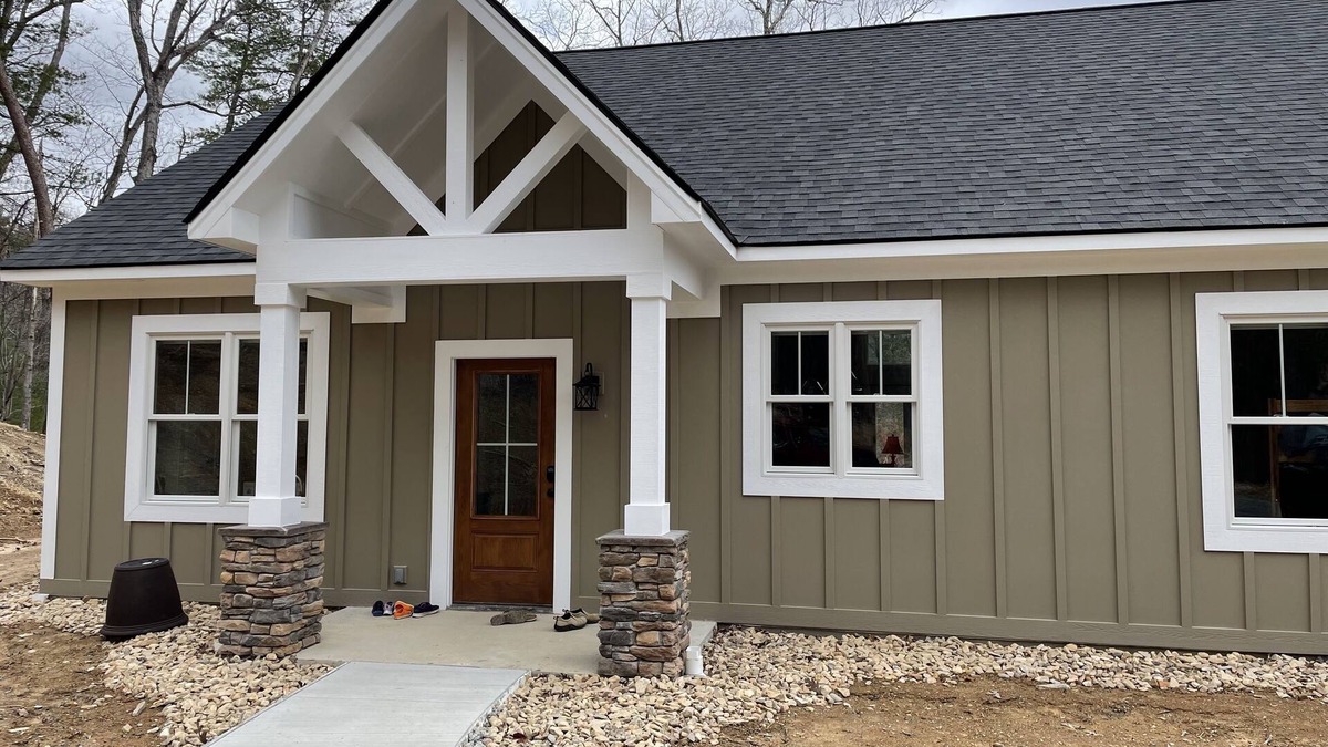 Eagle Rock Cottage | Serenity, Waterfront Mountain Retreat
