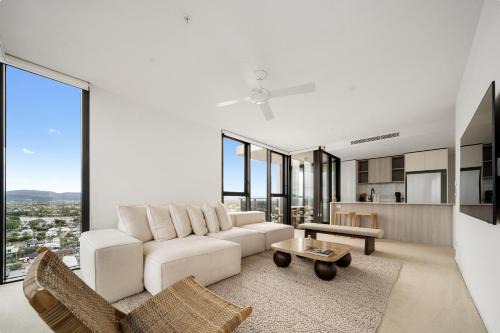Burleigh Heads Apartment | Sereno - Luxury Ocean Views With Pool And Gym