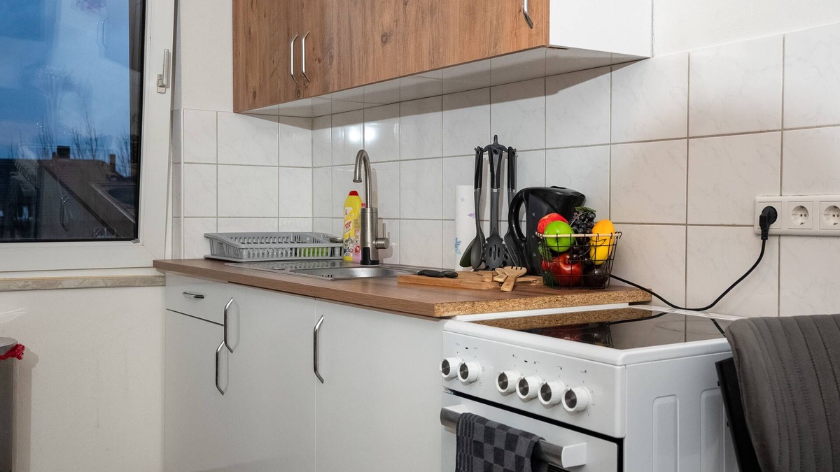 Marxloh Apartment | Serviceroom24 - Apartment 2 in Duisburg Wlan- Smart-tv - 24-7 Check-in und Küche