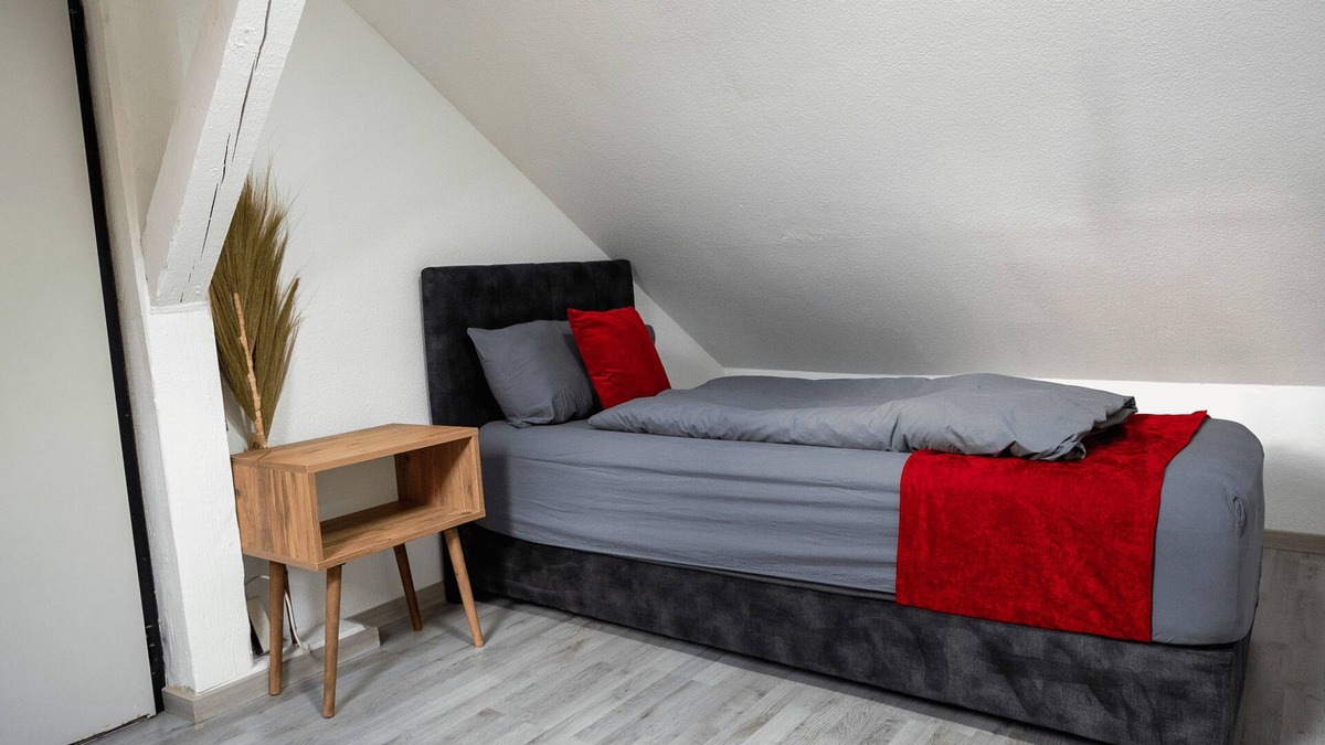 Alt-Rentfort Apartment | Serviceroom24 - Space in Gladbeck WLAN - Smart-TV - 24-7 check-in and kitchen