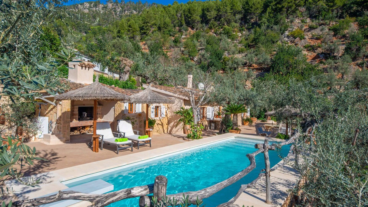 Fornalutx Villa | SES BEGUDES - Beautiful chalet with private pool and stunning mountain views. Free WiFi.