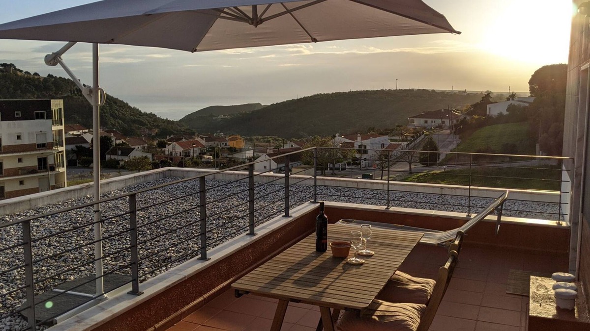 Santana House | Sesimbra 3BDR Apartment W/Terrace by LovelyStay