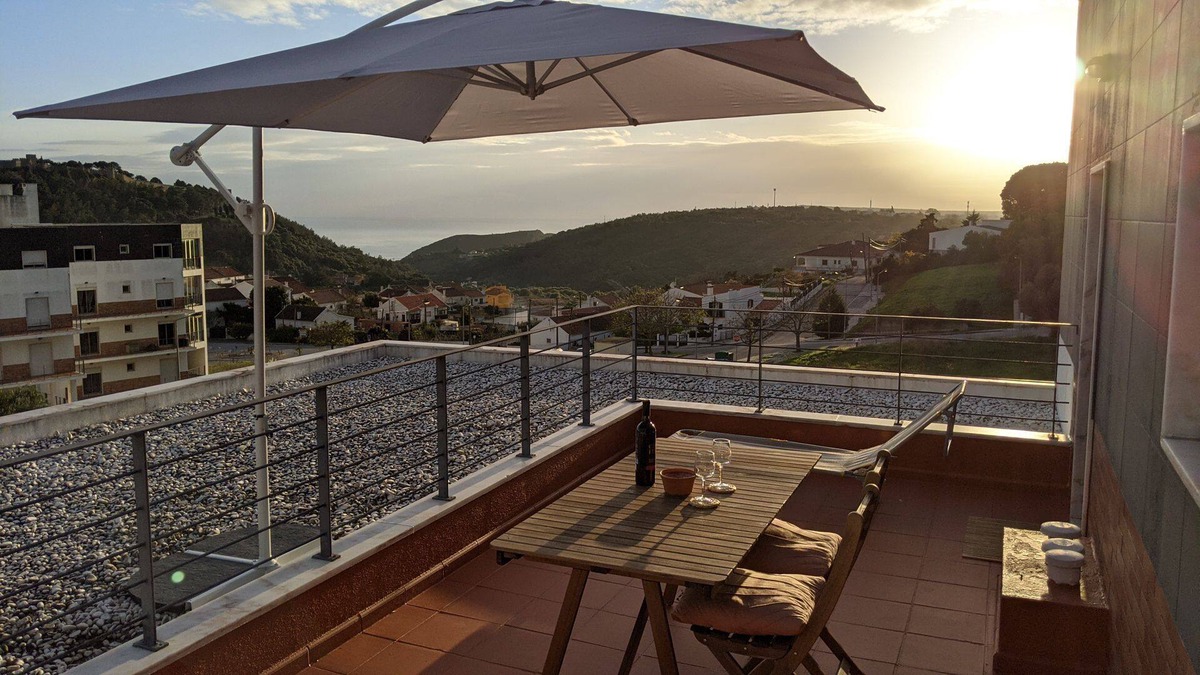 Santana House | Sesimbra 3BDR Apartment W/Terrace by LovelyStay