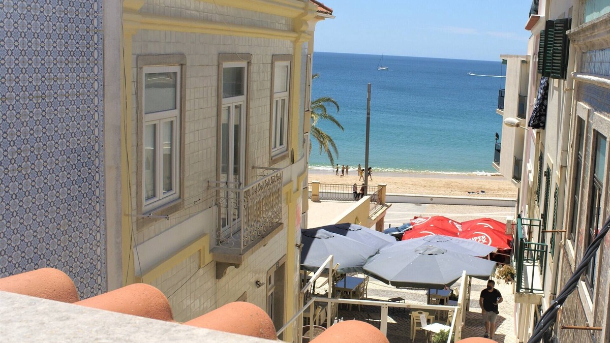 Sesimbra Apartment | Sesimbra Beach 15 m'away, charming apartment, sea view terrace, historic heart