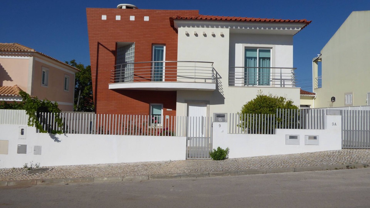 Almoinha House | SESIMBRA HOUSE WITH HEATED POOL (see months in description)