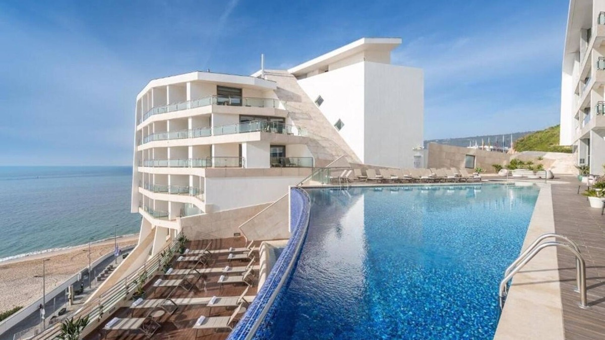 Santiago Hotel | Sesimbra Oceanfront Hotel | Ocean View Premium Deluxe | Balcony | Pools
