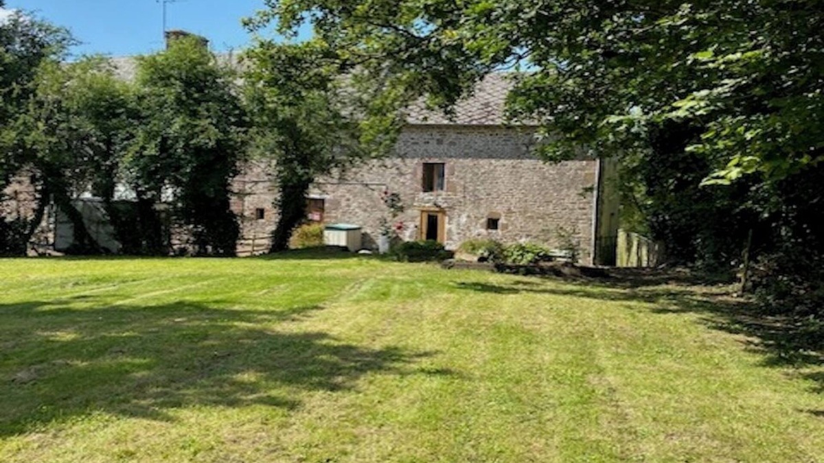 Saint-Denis-le-Gast Cottage | Set in the Normandy countryside, with many tourist attractions within 30 minutes