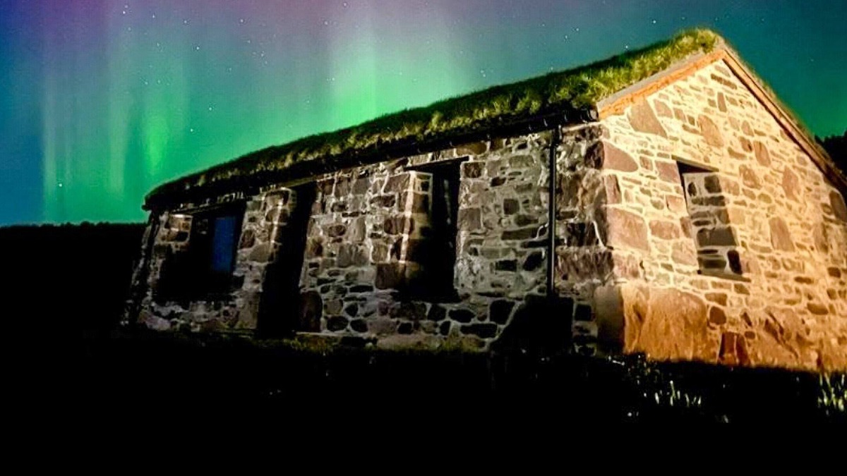 Ullapool Cottage | Set on the shores of Loch Broom, just outside the picturesque Highland fishing village of Ullapool.