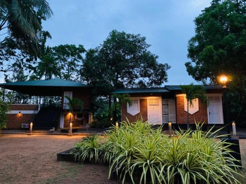 Minneriya Hotel | Sethway Village