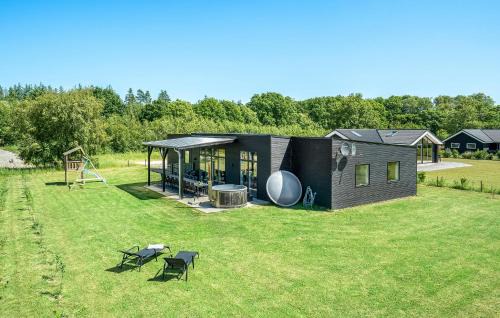 Fjellerup Strand House | Seven-Bedroom Holiday Home In Glesborg
