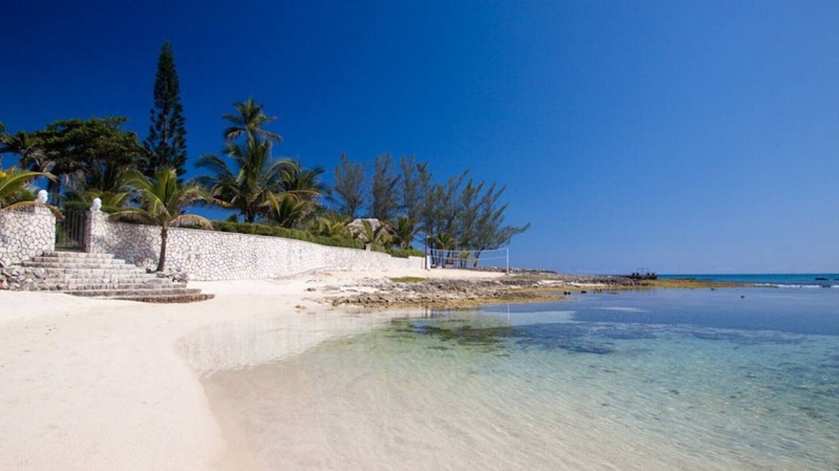 Mammee Bay Estates Villa | SEVEN SEAS JAMAICA - Luxury 4 Bed Beach Villa in Ocho Rios - STAFF INC