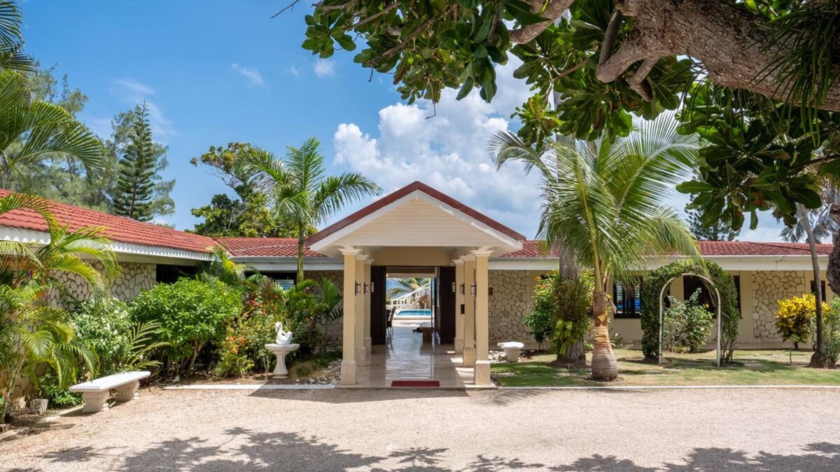 Mammee Bay Estates Villa | Seven Seas Villa- Private & Fully Staffed! Oceanfront with Heated Pool & Jacuzzi