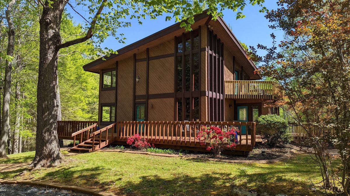 Andersonville Ski Chalet | Seven Springs, a cozy getaway sitting on 500 acres