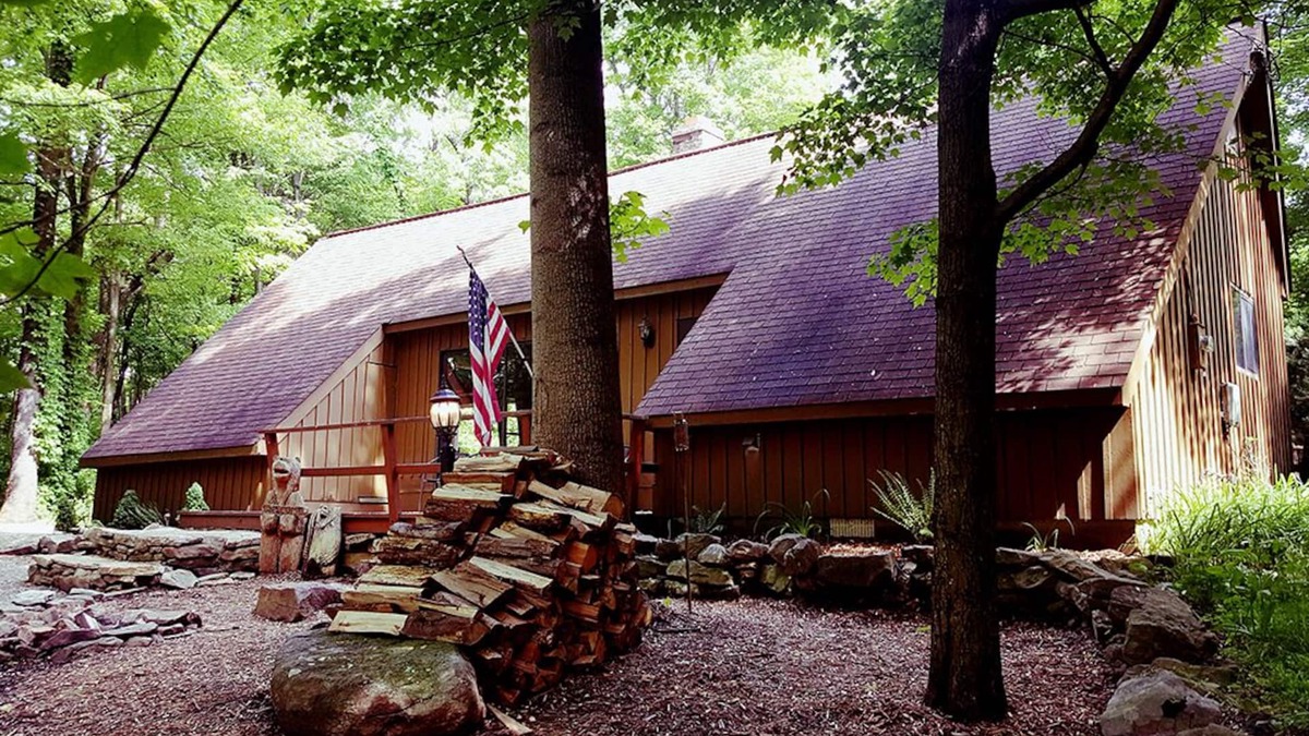 Champion Cabin | Seven Springs Cabin - Bear Claw Chalet - Authentic, Pet Friendly Log Cabin