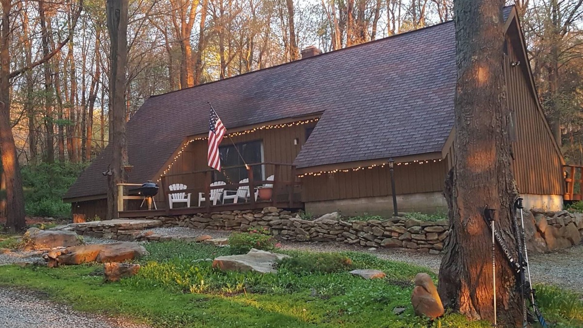 Champion Ski Chalet | Seven Springs Cabin - Fox Tail Chalet - Authentic, Pet Friendly Log Cabin Chalet